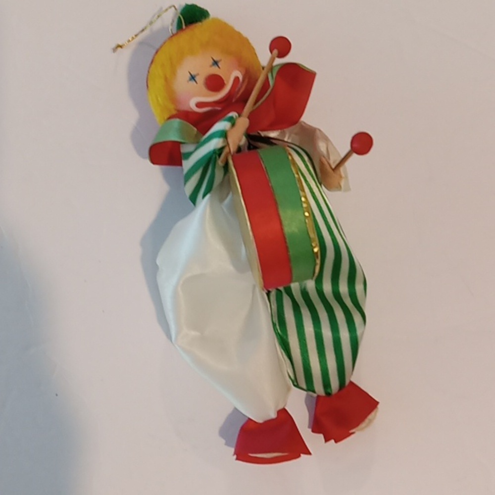 Clown Playing A Drum Bendable